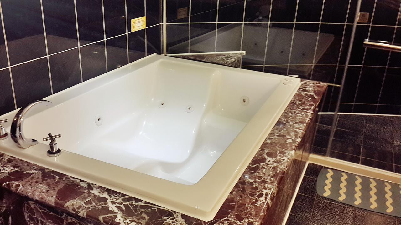 Jing Jing Holiday Hotel Kaohsiung Dış mekan fotoğraf