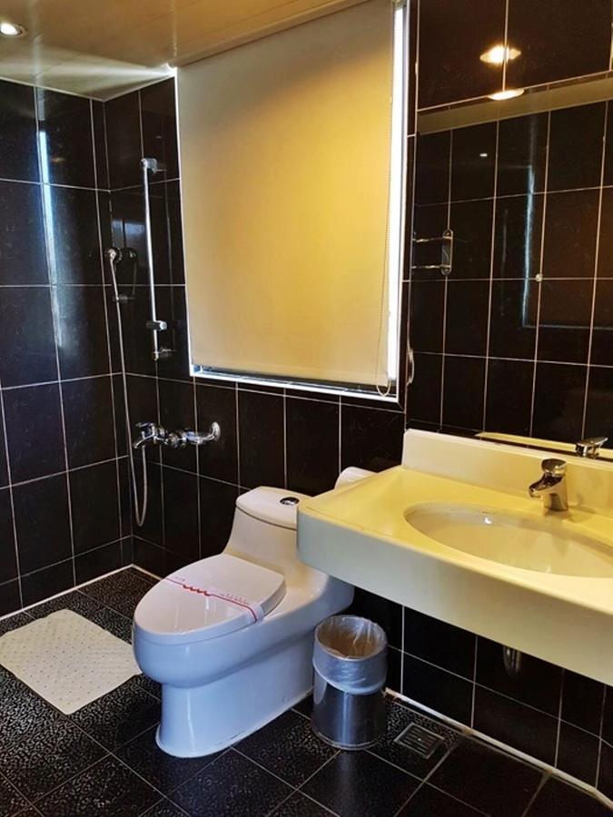 Jing Jing Holiday Hotel Kaohsiung Dış mekan fotoğraf